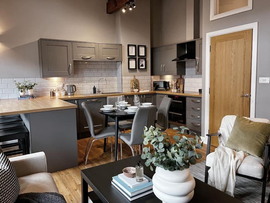 Cosy 2 Bedroom Apartment Todmorden Buitenkant foto