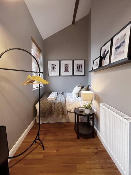 Cosy 2 Bedroom Apartment Todmorden Buitenkant foto